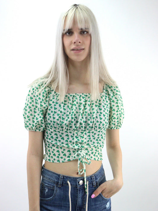 Blusa con estampado de corazones y mangas abullonadas