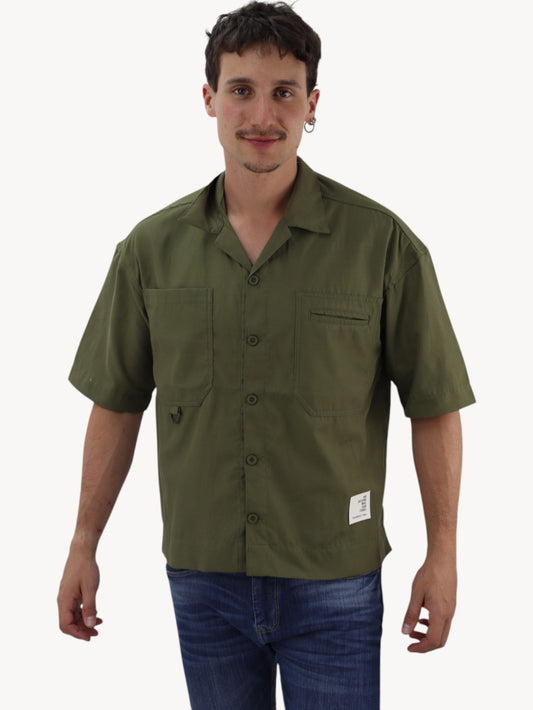 Camisa oversize con bolsillos verde militar