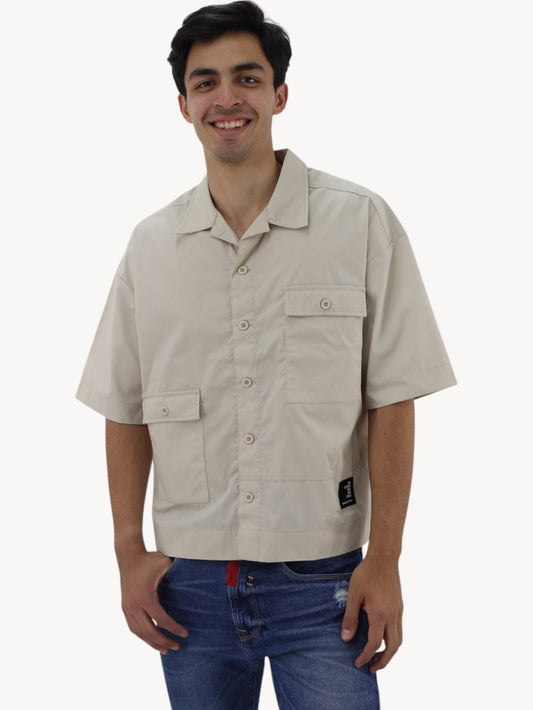 Camisa oversize con bolsillos beige
