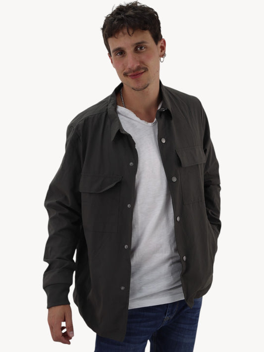 Chamarra ligera verde militar