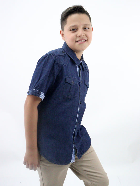 Camisa denim de color azul oscuro