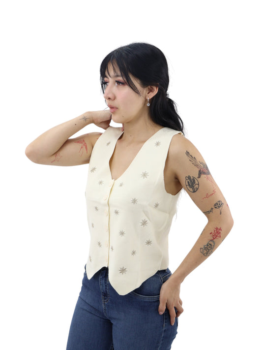 Chaleco beige en cuello V con detalle floral