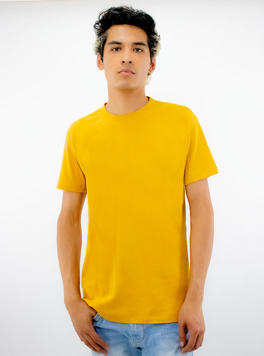 Playera básica manga corta de color amarillo mostaza