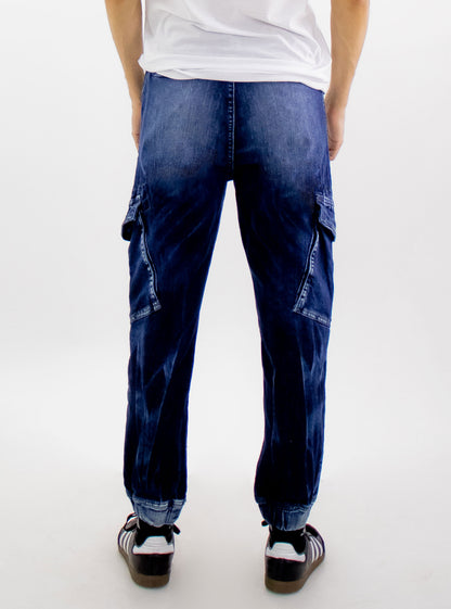 Jeans denim cargo de color azul oscuro