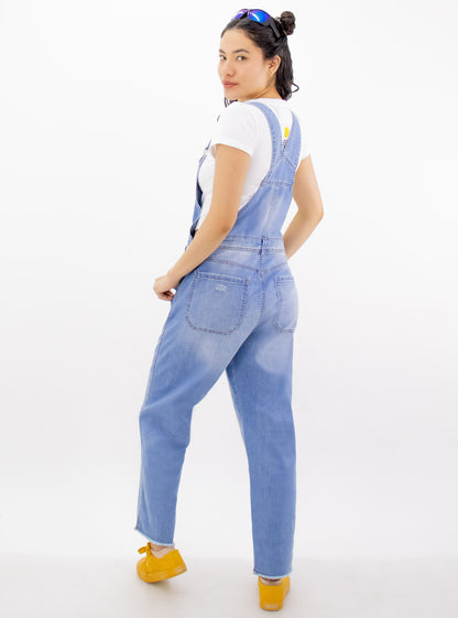 Overol denim de color azul claro