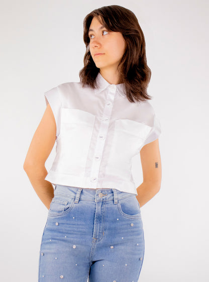 Camisa crop de color blanco