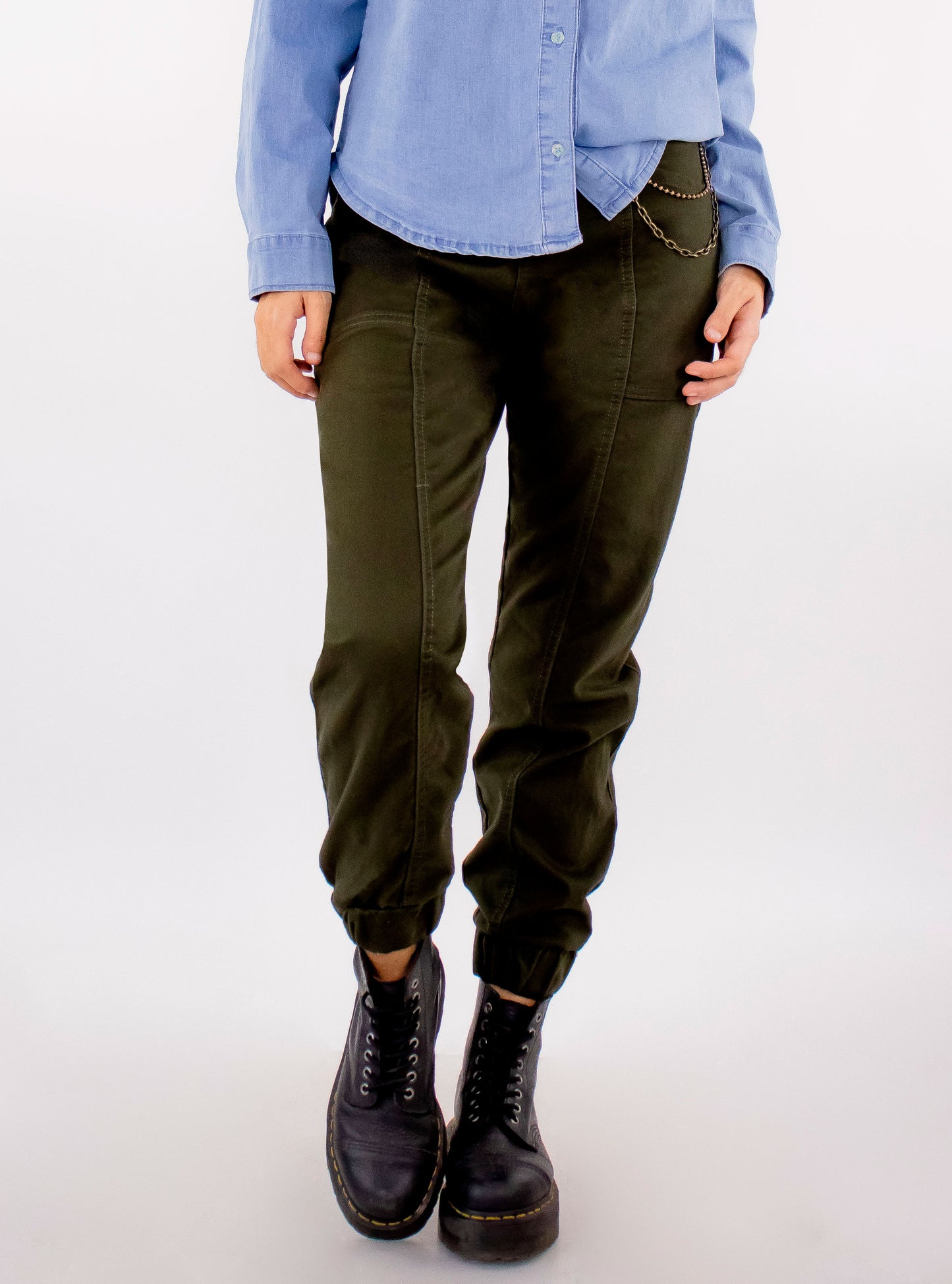 Jogger de color verde militar