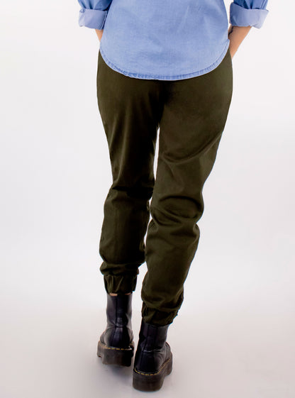 Jogger de color verde militar