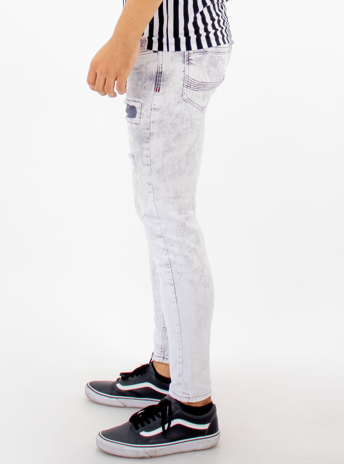 Jeans skinny color gris con snow wash