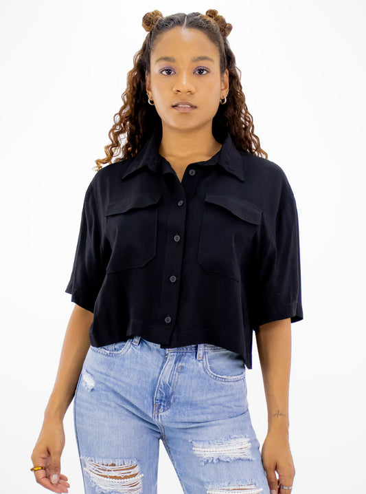 Camisa crop de color negro