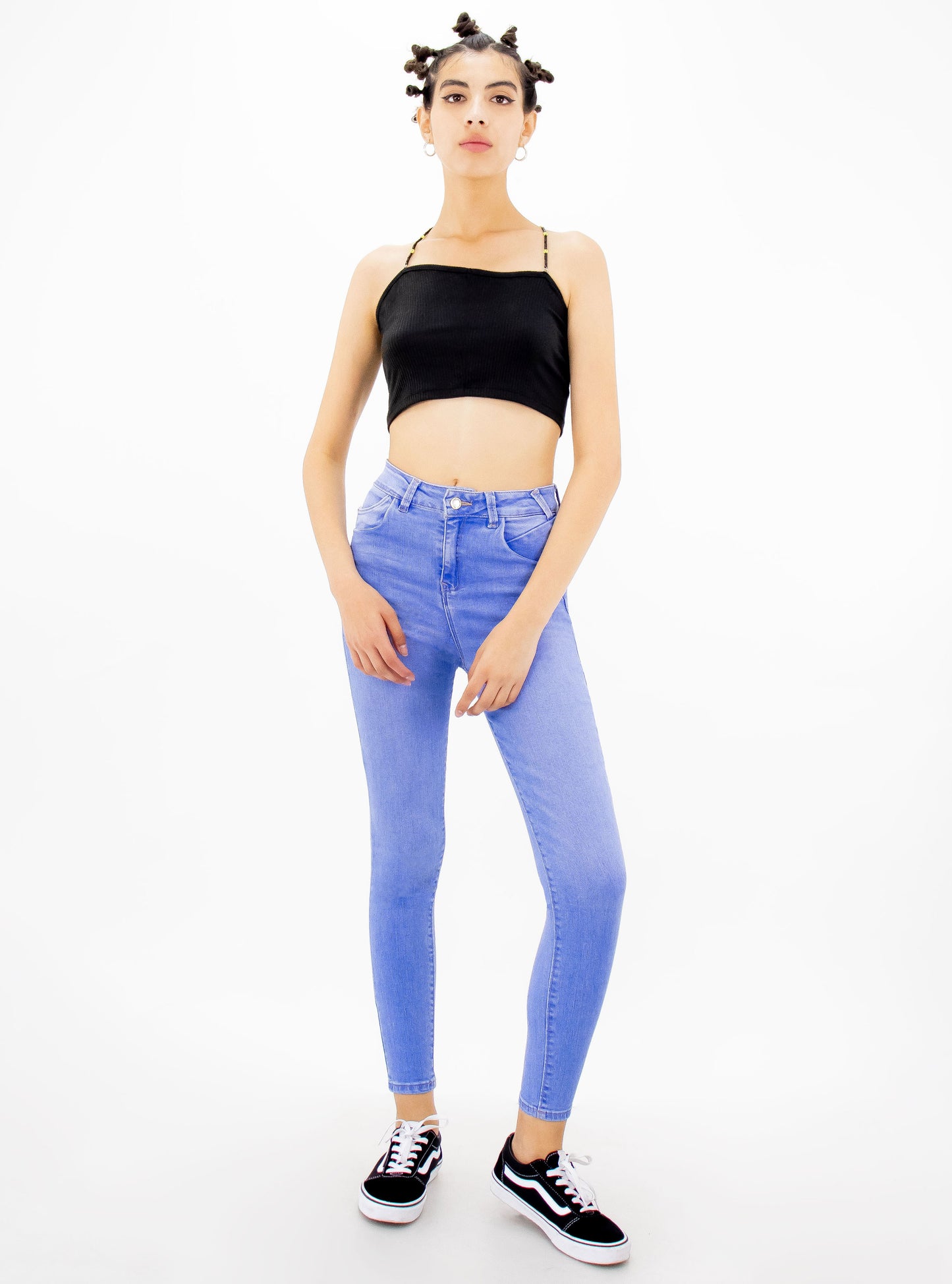 Jeans skinny tiro alto de color azul claro