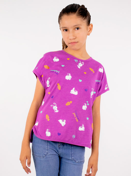 Playera manga corta de color morado con print