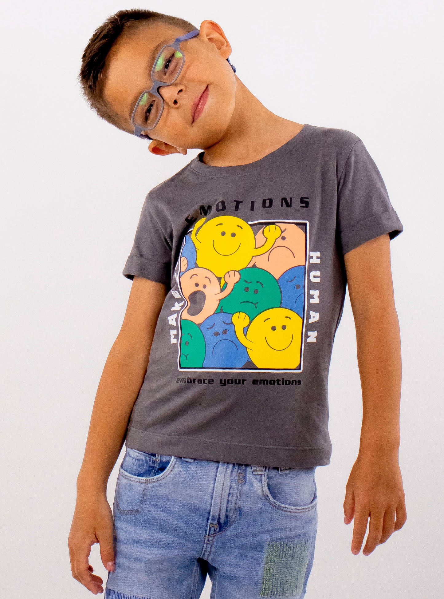 Playera smiley manga corta de color gris