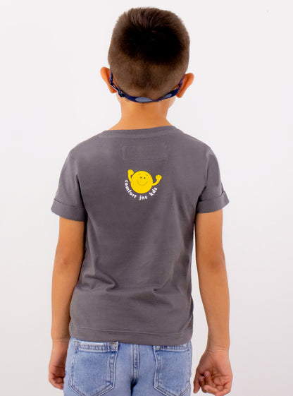 Playera smiley manga corta de color gris