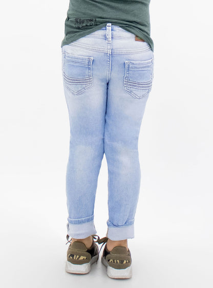 Jeans skinny de color azul claro con destrucción