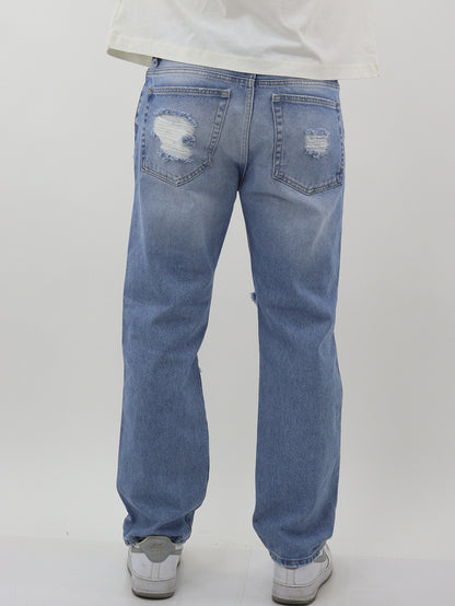 Jeans regular azul claro con destrucción