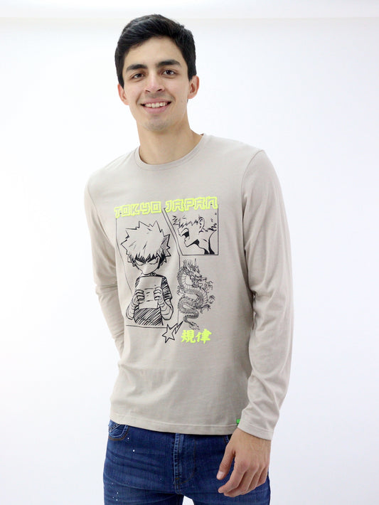 Playera manga larga de color beige con estampado