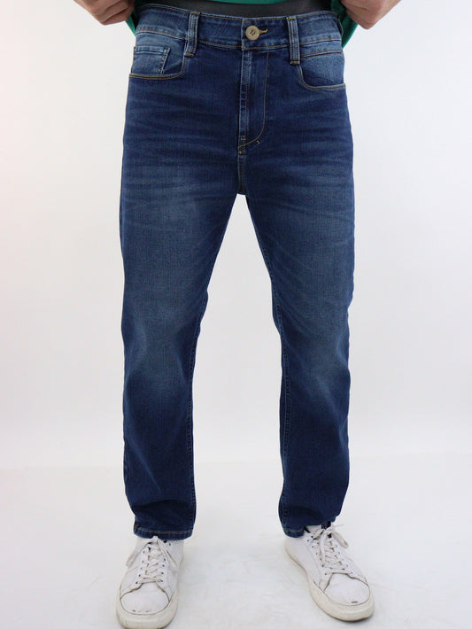 Jeans slim de color azul oscuro