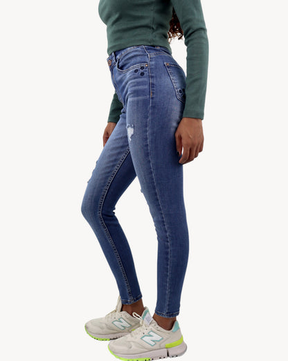 Jeans skinny tiro alto con bordado floral (NUEVA TEMPORADA)