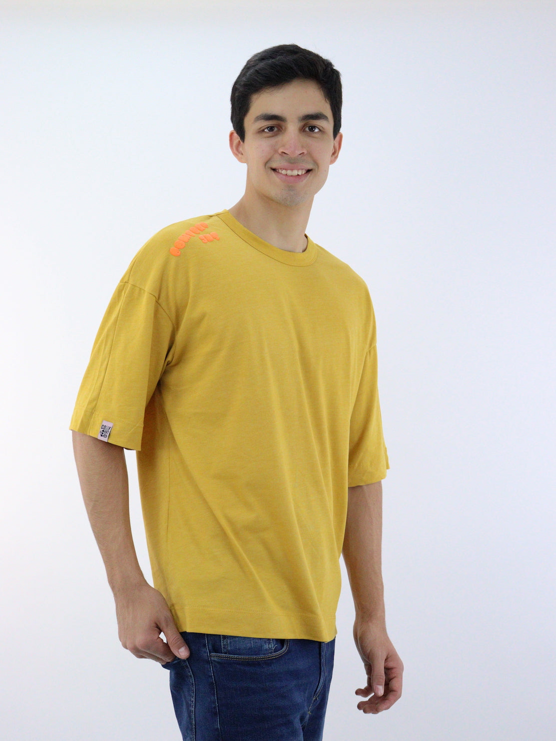 Playera mid size de color mostaza