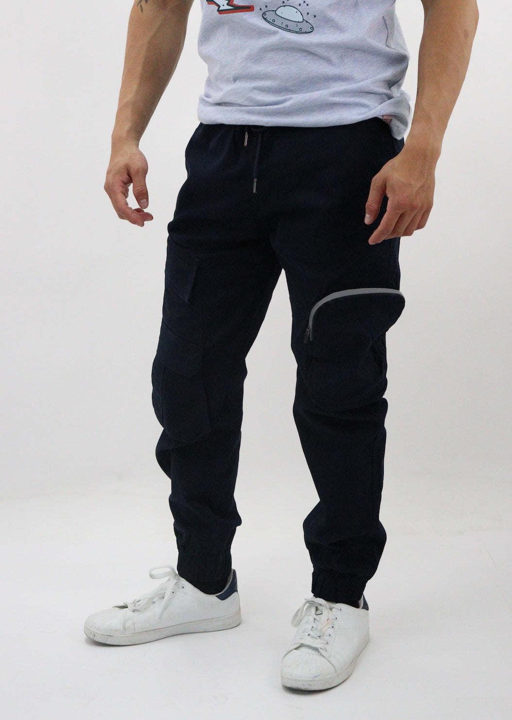 Jogger cargo gabardina de color azul marino (NUEVA TEMPORADA)