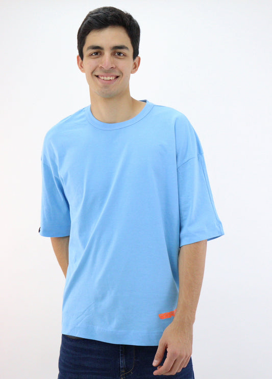 Playera manga corta oversize de color azul