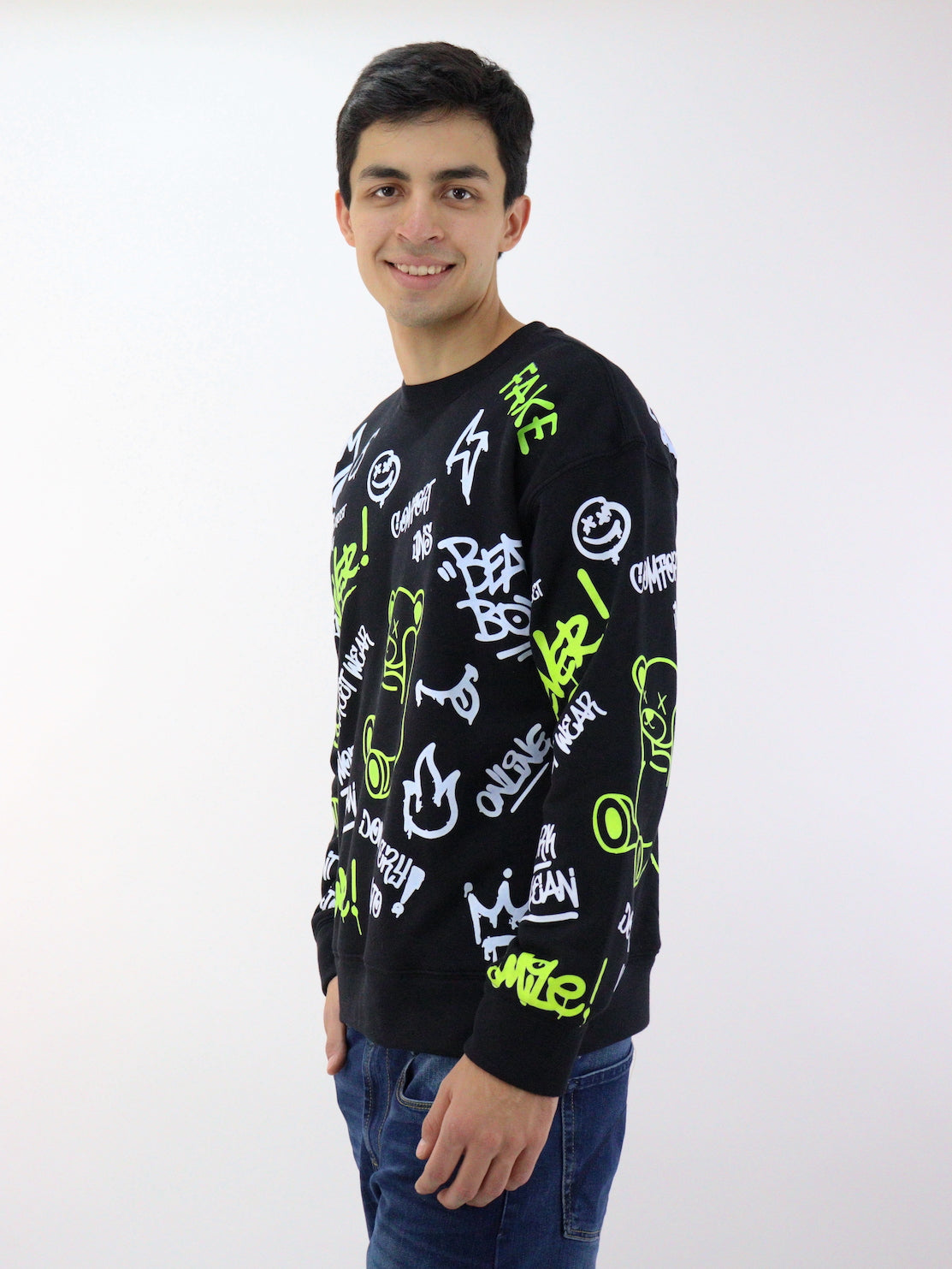 Sudadera de color negro con estampado