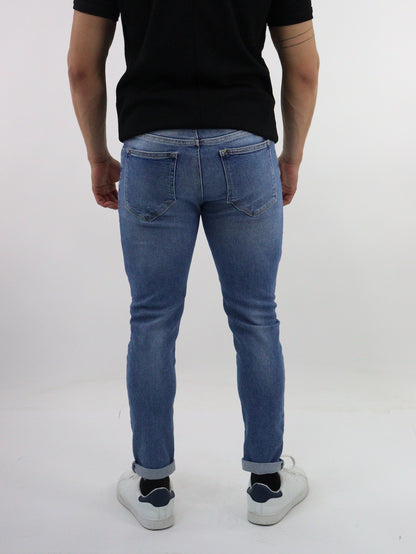 Jeans skinny con destrucción y parche (NUEVA TEMPORADA)