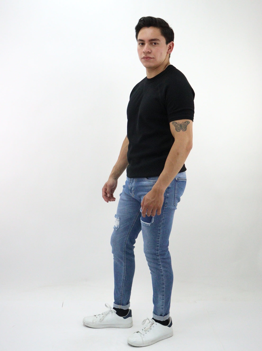 Jeans skinny con destrucción y parche (NUEVA TEMPORADA)