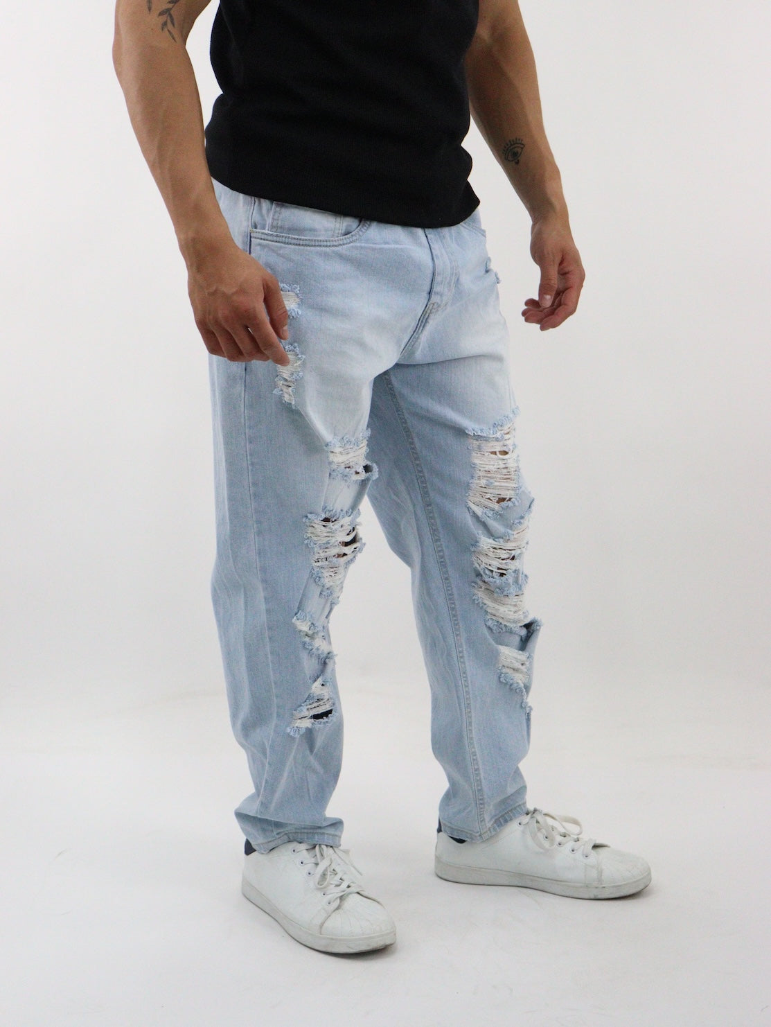 Jeans loose con destrucción y estampado (NUEVA TEMPORADA)