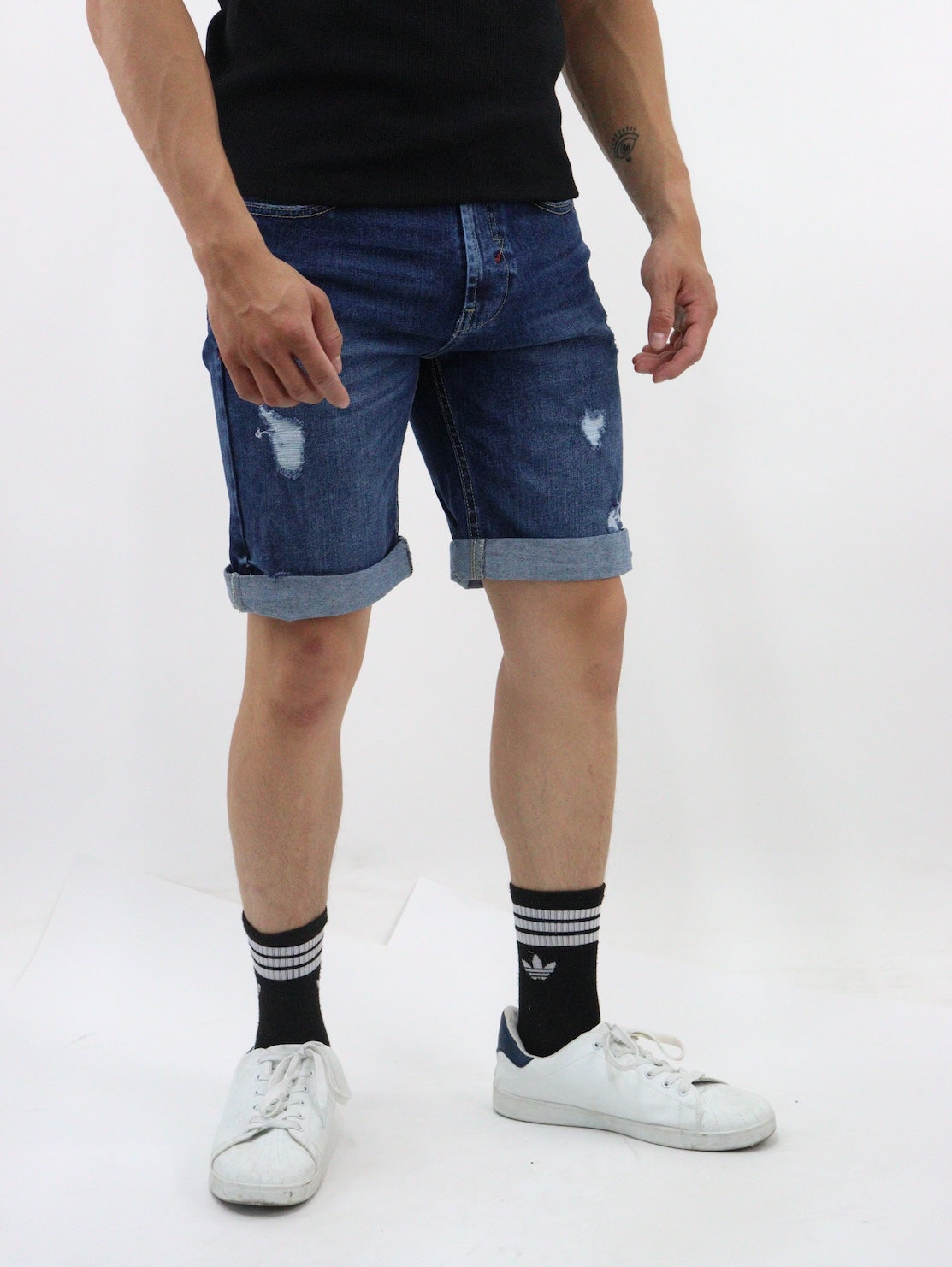 Short de mezclilla color azul oscuro con destrucción (NUEVA TEMPORADA)