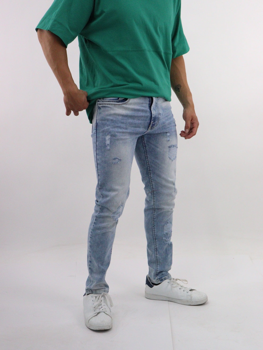 Jeans skinny de color azul claro con destrucción (NUEVA TEMPORADA)