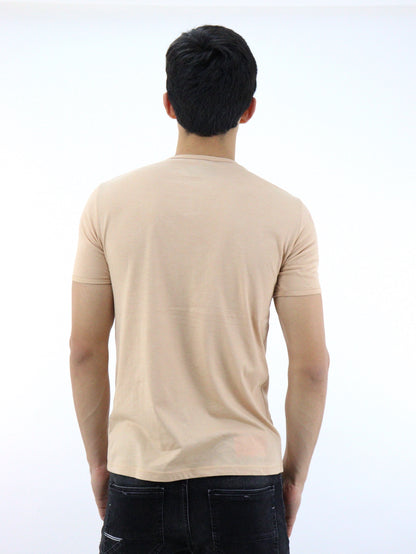 Playera manga corta de color ocre con cuello V (NUEVA TEMPORADA)