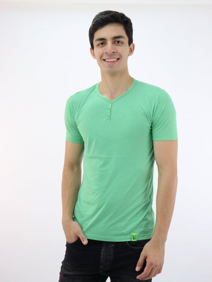 Playera manga corta de color verde con cuello V (NUEVA TEMPORADA)