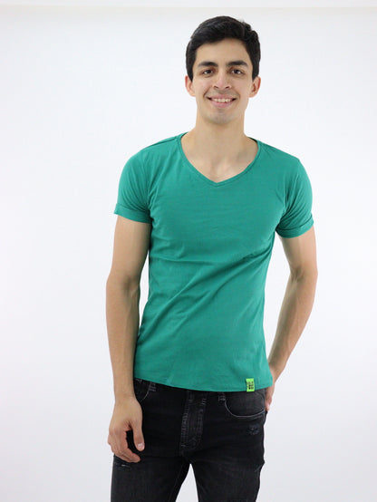 Playera manga corta de color verde con cuello V (NUEVA TEMPORADA)