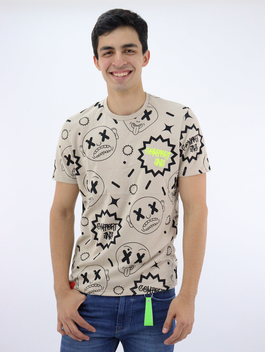 Playera manga corta de color beige con print (NUEVA TEMPORADA)