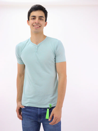 Playera manga corta de color verde menta con cuello V (NUEVA TEMPORADA)