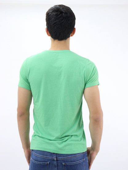 Playera manga corta de color verde con cuello V (NUEVA TEMPORADA)