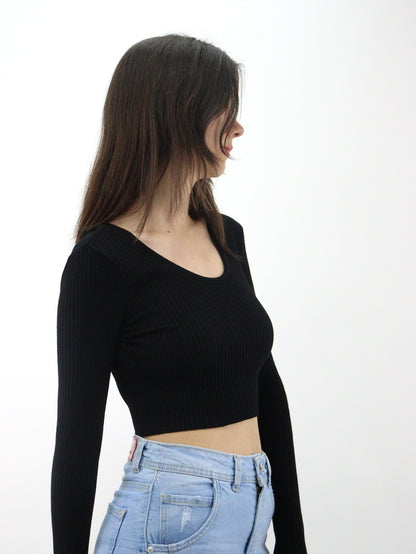 Blusa crop manga larga de color negro