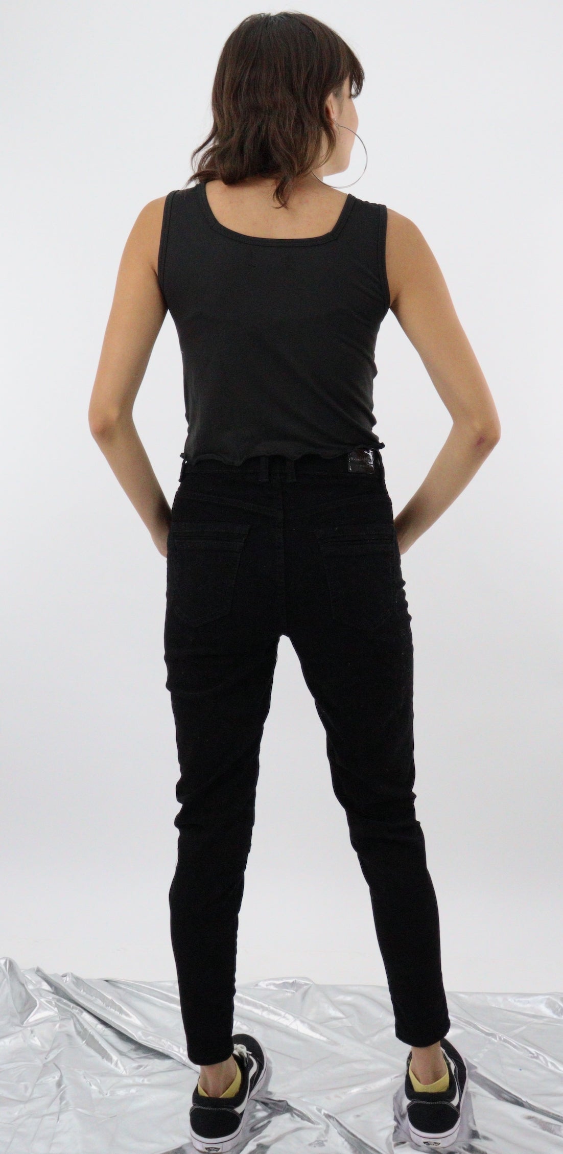 Jeans skinny tiro alto de color negro