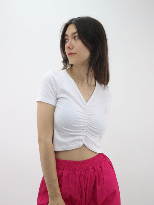 Crop corrugado de color blanco con cuello V (NUEVA TEMPORADA)