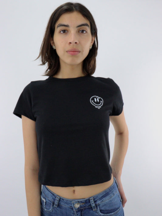 Playera smiley de color negro