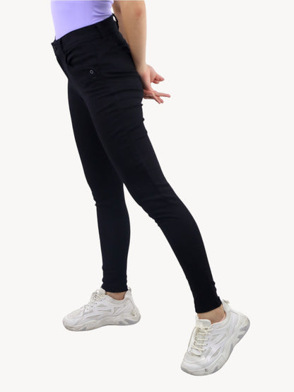 Jeans skinny tiro alto de color negro (NUEVA TEMPORADA)