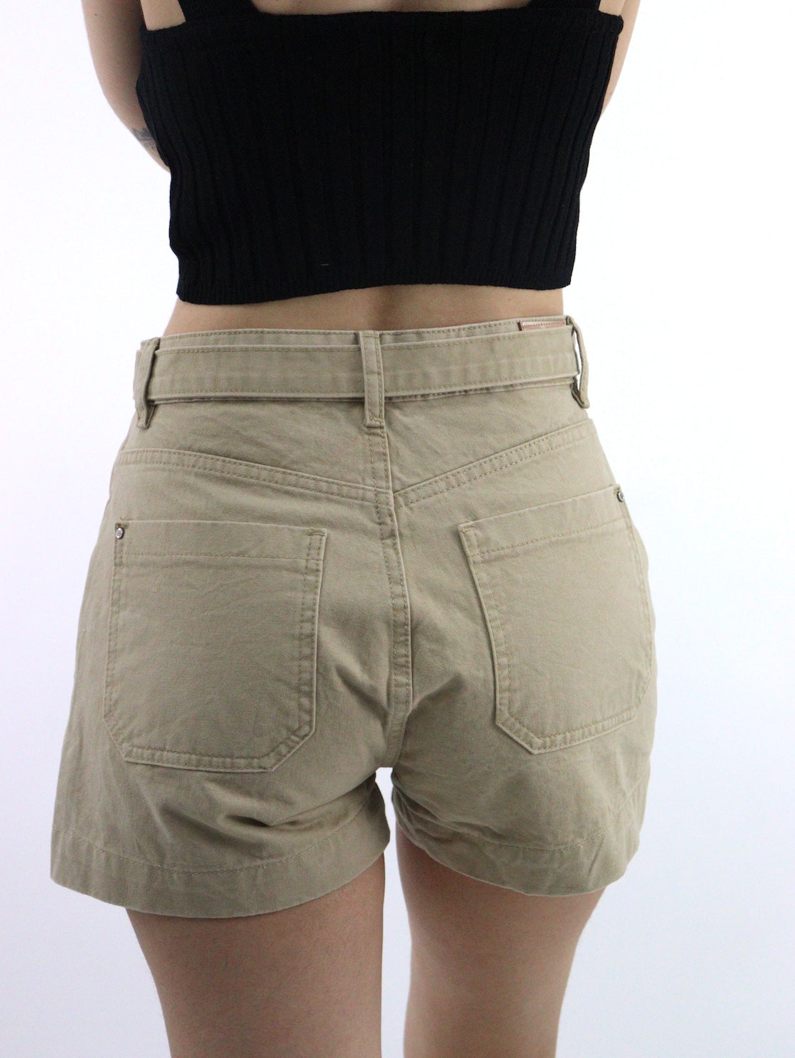 Short con cinturón de color khaki (NUEVA TEMPORADA)