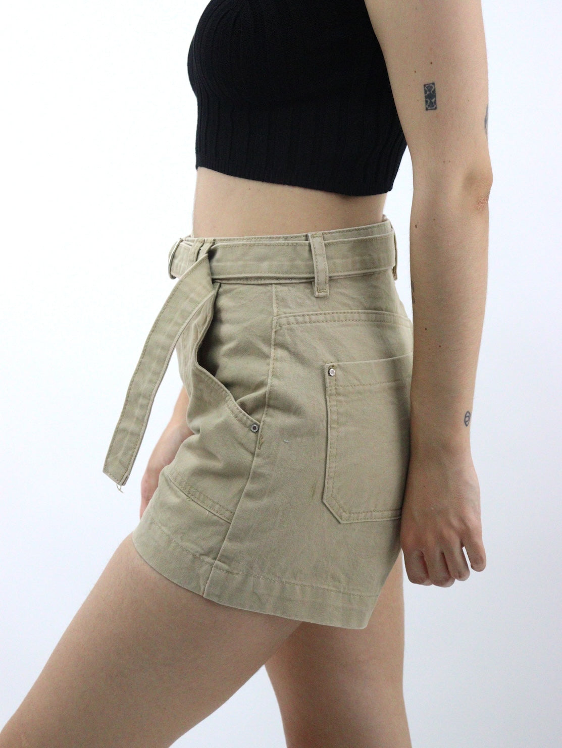 Short con cinturón de color khaki (NUEVA TEMPORADA)