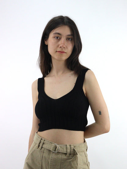 Blusa crop top de color negro (NUEVA TEMPORADA)