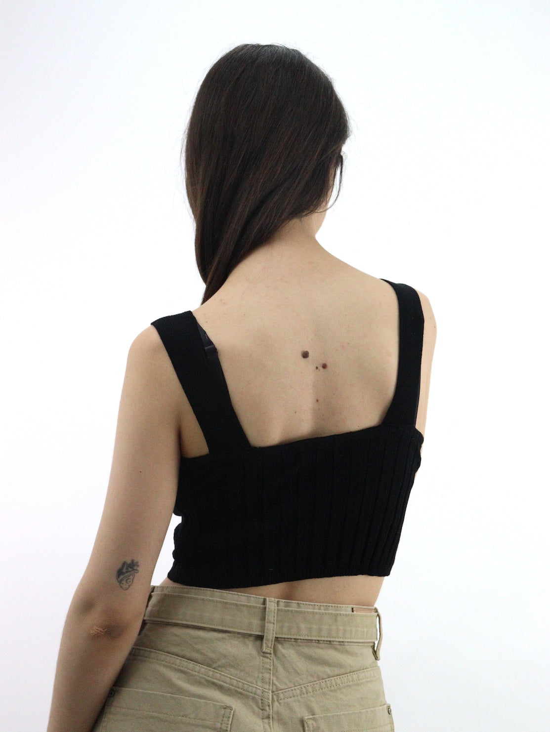 Blusa crop top de color negro (NUEVA TEMPORADA)