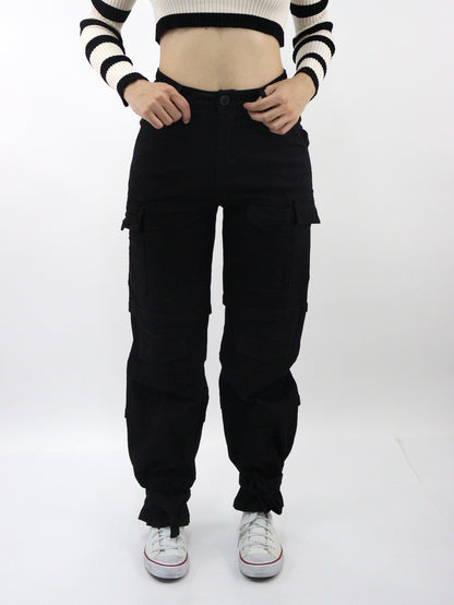 Pantalón cargo de tela stretch color negro (NUEVA TEMPORADA)