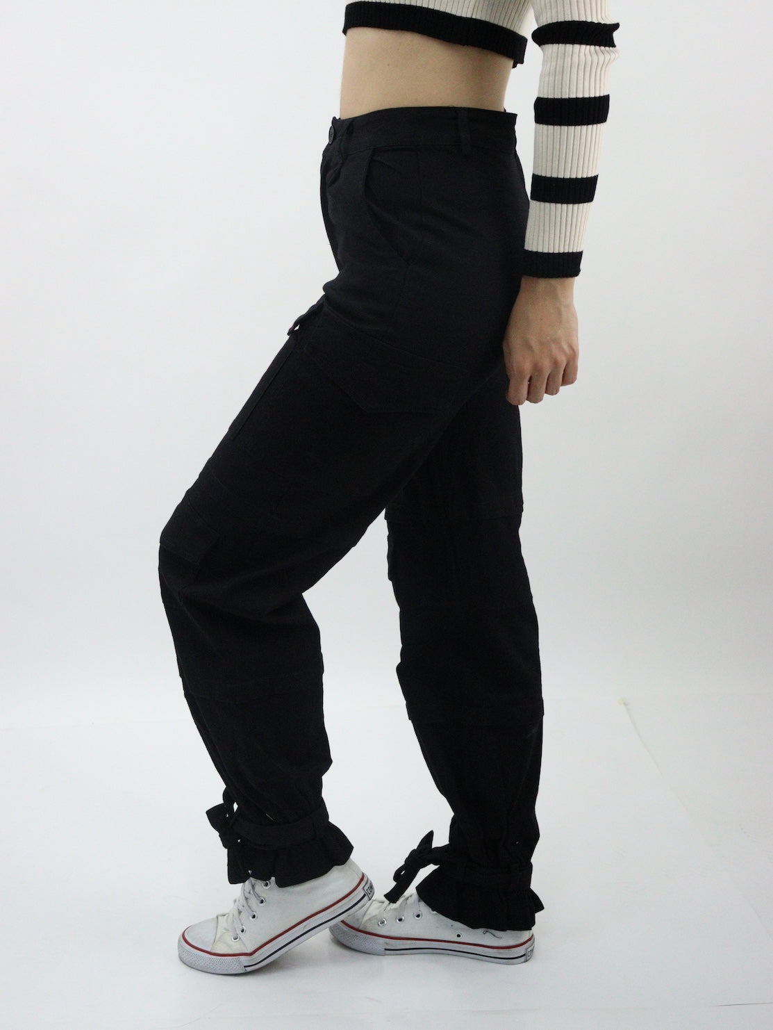 Pantalón cargo de tela stretch color negro (NUEVA TEMPORADA)