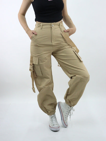 Pantalón cargo de color beige con cintas de broche (NUEVA TEMPORADA)